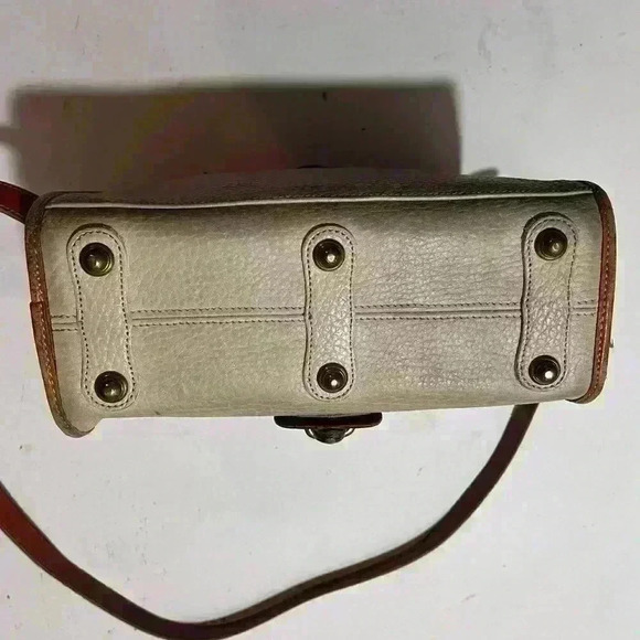 Vintage Dooney & Bourke R25 Medium Essex Bone British Tan Leather Shoulder Bag - Picture 9 of 15